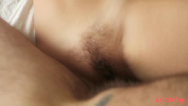 Бородатый турист в гостинице усадил горничную пизденкой на хуй