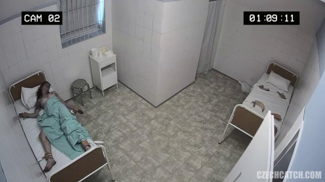 Медсестра в процедурной занимается анальным фистингом с пациенткой #3