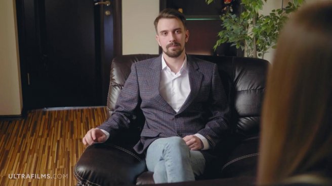 Секретарша влюбилась в босса и хочет секс с ним #1