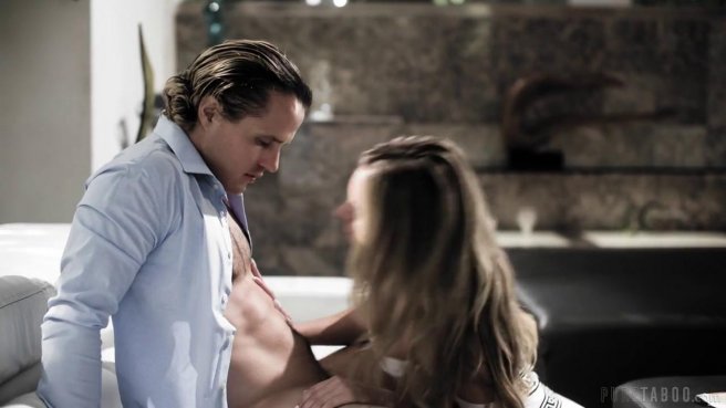 Застал любимую с другим и присоединился, поделив её ротик и пизду #2