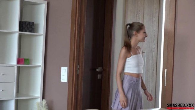 Отшлепал худую красотку и трахнул её на диване #1