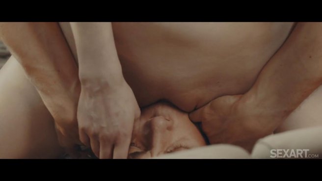 Симпатичная девушка в нижнем белье вдохновила своего приятеля на секс