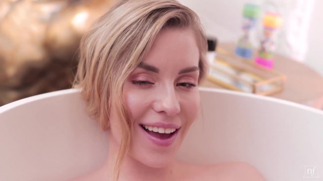 И ведь не зря она вымыла свою писюшку #1