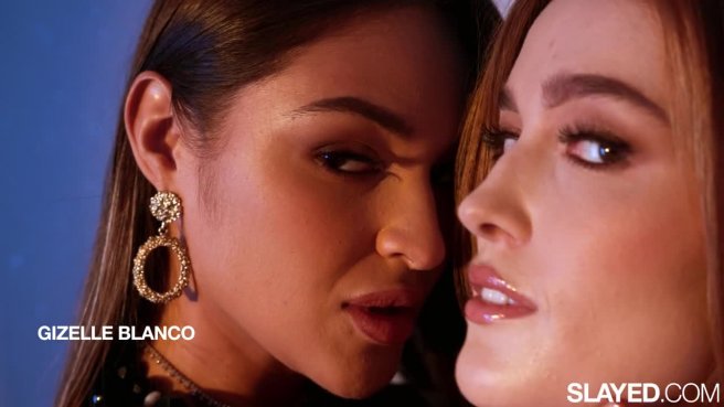 Профессиональная работа язычками в пиздах #1