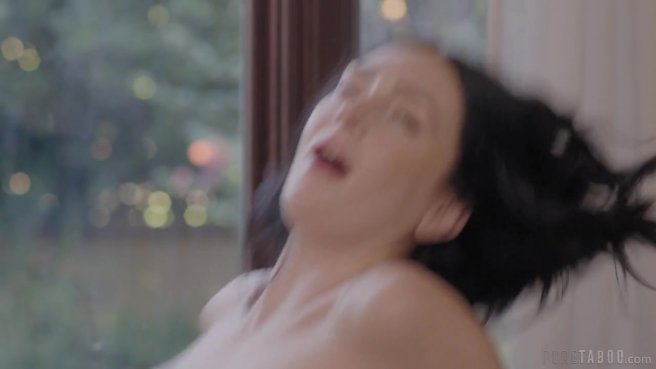 Эта секси-телка с влажной щелкой, умоляет оттрахать по полной